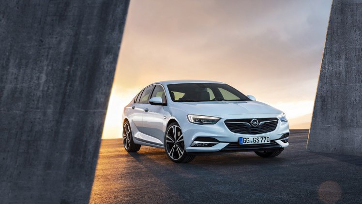 Opel heeft nu officieel het doek getrokken van haar nieuwe vlaggenschip: de 2017 Insignia Grand Sport. De auto is meer premium dan ooit. Lees hier alles dat je over de auto moet moet weten.
