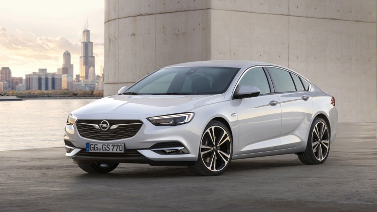Opel heeft nu officieel het doek getrokken van haar nieuwe vlaggenschip: de 2017 Insignia Grand Sport. De auto is meer premium dan ooit. Lees hier alles dat je over de auto moet moet weten.