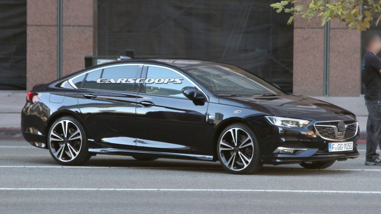 Opel heeft nu officieel het doek getrokken van haar nieuwe vlaggenschip: de 2017 Insignia Grand Sport. De auto is meer premium dan ooit. Lees hier alles dat je over de auto moet moet weten.