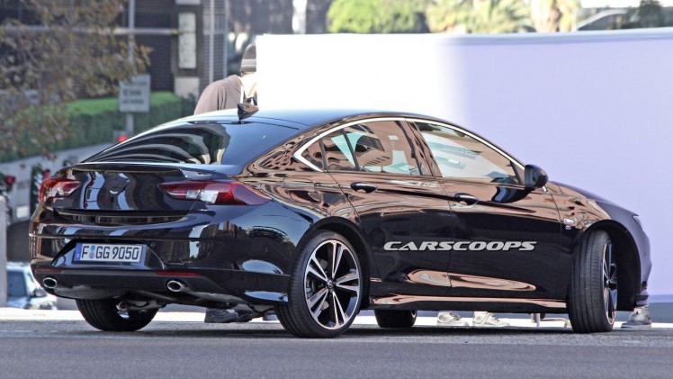 Opel heeft nu officieel het doek getrokken van haar nieuwe vlaggenschip: de 2017 Insignia Grand Sport. De auto is meer premium dan ooit. Lees hier alles dat je over de auto moet moet weten.