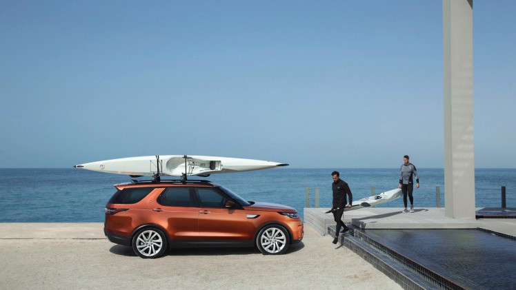 Introductie nieuwe Land Rover Discovery is een feit. De vierwielaangedreven zevenzits SUV komt in de lente van 2017 op de markt. Lees hier de prijzen en specificaties.
