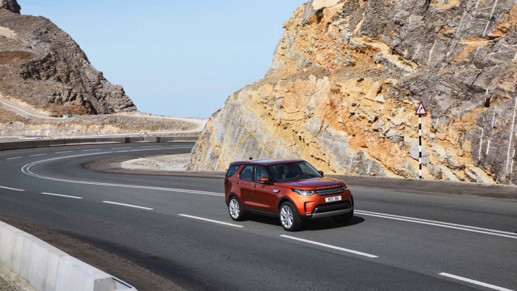 Introductie nieuwe Land Rover Discovery is een feit. De vierwielaangedreven zevenzits SUV komt in de lente van 2017 op de markt. Lees hier de prijzen en specificaties.