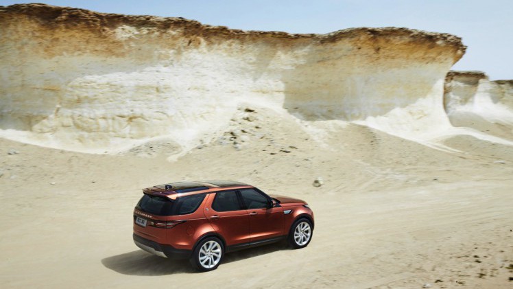 Introductie nieuwe Land Rover Discovery is een feit. De vierwielaangedreven zevenzits SUV komt in de lente van 2017 op de markt. Lees hier de prijzen en specificaties.