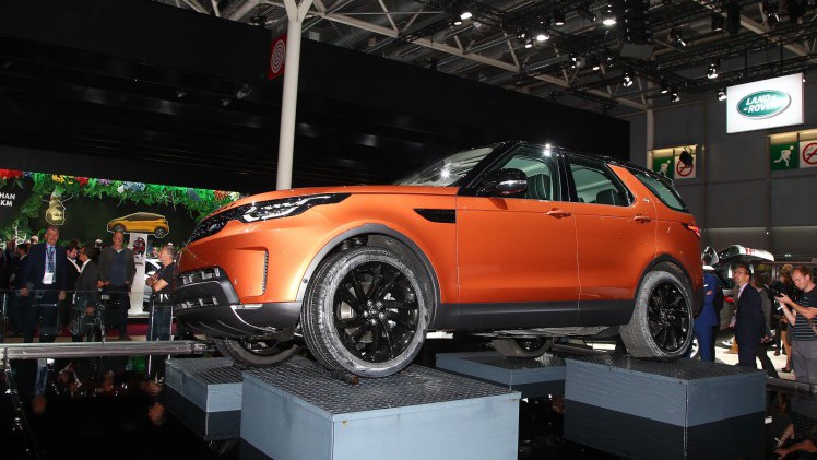 Introductie nieuwe Land Rover Discovery is een feit. De vierwielaangedreven zevenzits SUV komt in de lente van 2017 op de markt. Lees hier de prijzen en specificaties.