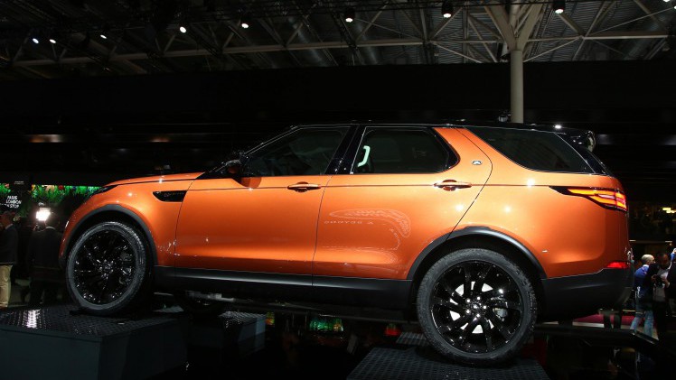 Introductie nieuwe Land Rover Discovery is een feit. De vierwielaangedreven zevenzits SUV komt in de lente van 2017 op de markt. Lees hier de prijzen en specificaties.