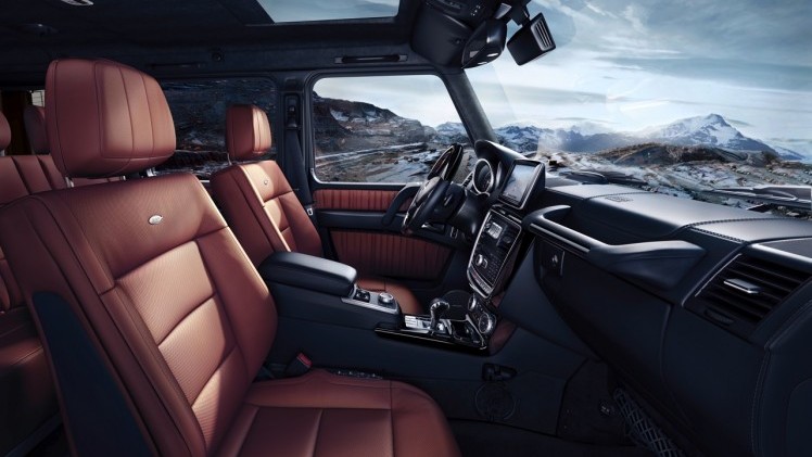 Mercedes-Benz G-Klasse klaar voor modeljaar 2016 met nieuwe motoren en aangepast in- en exterieur. Ook het onderstel is verbeterd.