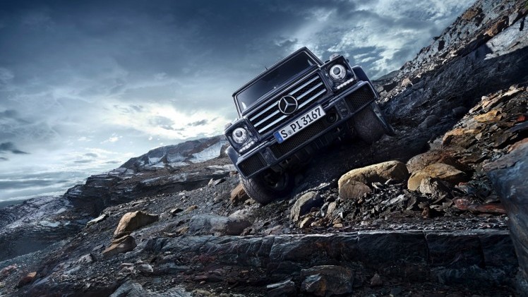 Mercedes-Benz G-Klasse klaar voor modeljaar 2016 met nieuwe motoren en aangepast in- en exterieur. Ook het onderstel is verbeterd.