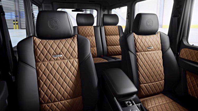 Mercedes-Benz G-Klasse klaar voor modeljaar 2016 met nieuwe motoren en aangepast in- en exterieur. Ook het onderstel is verbeterd.