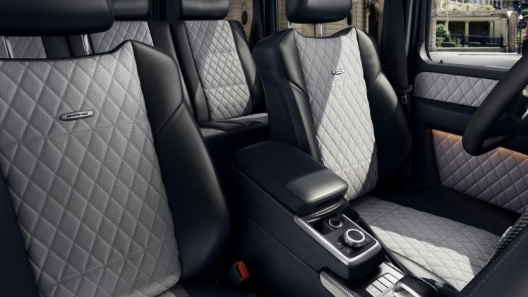 Mercedes-Benz G-Klasse klaar voor modeljaar 2016 met nieuwe motoren en aangepast in- en exterieur. Ook het onderstel is verbeterd.