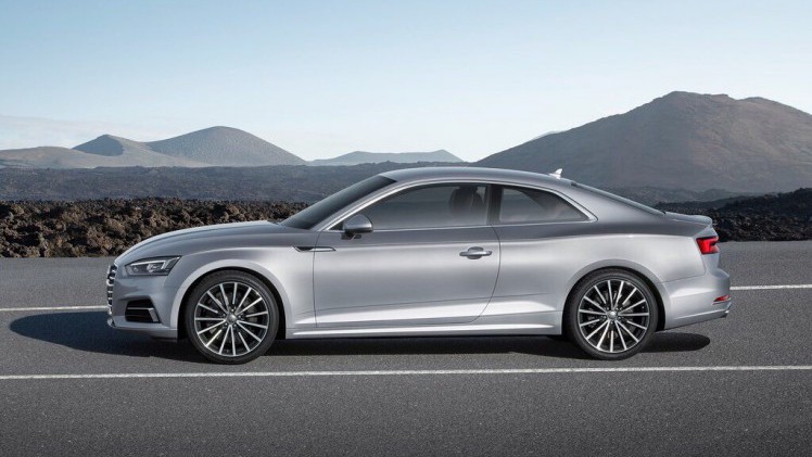 Onthulling Audi A5 Coup? bij de perspresentatie in Ingolstadt. De nieuwe Audi A5 is iets groter, ruimer, zuiniger en nog sportiever dan zijn voorganger en komt in de herfst 2016 naar Nederland.