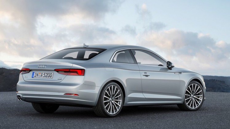 Onthulling Audi A5 Coup? bij de perspresentatie in Ingolstadt. De nieuwe Audi A5 is iets groter, ruimer, zuiniger en nog sportiever dan zijn voorganger en komt in de herfst 2016 naar Nederland.
