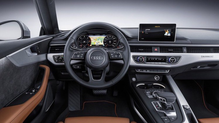Onthulling Audi A5 Coup? bij de perspresentatie in Ingolstadt. De nieuwe Audi A5 is iets groter, ruimer, zuiniger en nog sportiever dan zijn voorganger en komt in de herfst 2016 naar Nederland.