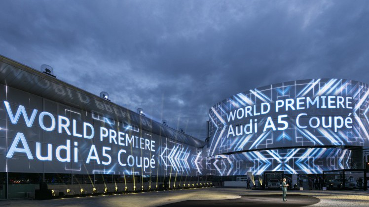 Onthulling Audi A5 Coup? bij de perspresentatie in Ingolstadt. De nieuwe Audi A5 is iets groter, ruimer, zuiniger en nog sportiever dan zijn voorganger en komt in de herfst 2016 naar Nederland.