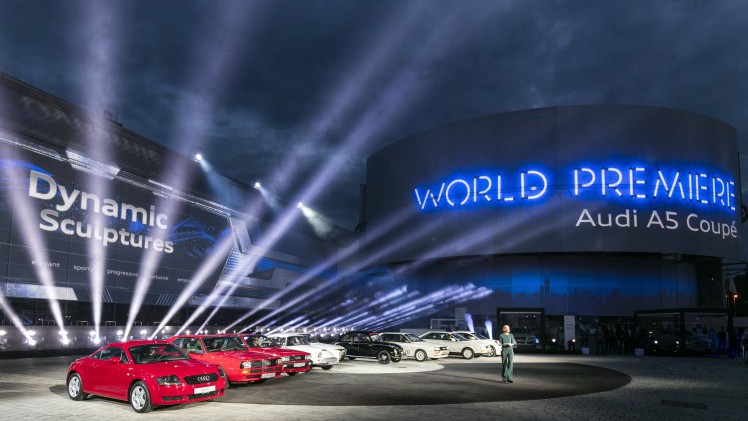 Onthulling Audi A5 Coup? bij de perspresentatie in Ingolstadt. De nieuwe Audi A5 is iets groter, ruimer, zuiniger en nog sportiever dan zijn voorganger en komt in de herfst 2016 naar Nederland.