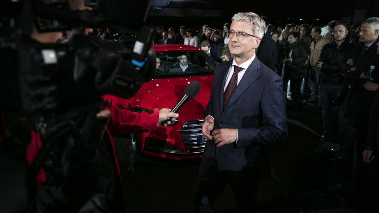 Onthulling Audi A5 Coup? bij de perspresentatie in Ingolstadt. De nieuwe Audi A5 is iets groter, ruimer, zuiniger en nog sportiever dan zijn voorganger en komt in de herfst 2016 naar Nederland.