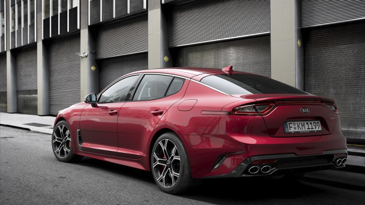 Op de North American International Auto Show in Detroit, die gisteren van start is gegaan, heeft Kia het doek getrokken van de nieuwe vijfdeurs GT. De auto blijkt door het leven te gaan als Stinger.