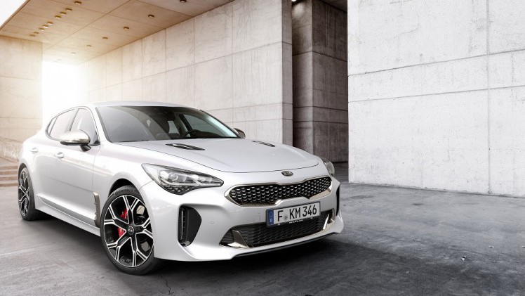 Op de North American International Auto Show in Detroit, die gisteren van start is gegaan, heeft Kia het doek getrokken van de nieuwe vijfdeurs GT. De auto blijkt door het leven te gaan als Stinger.