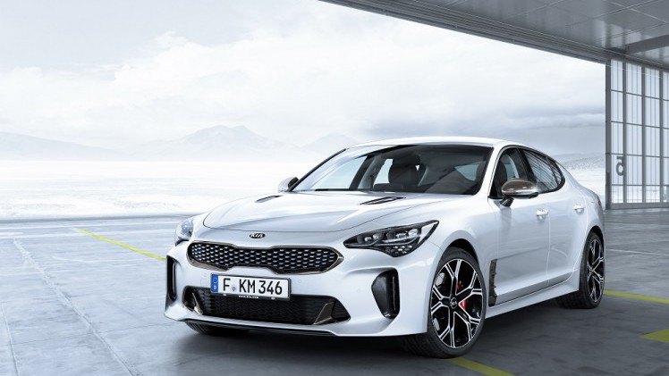 Op de North American International Auto Show in Detroit, die gisteren van start is gegaan, heeft Kia het doek getrokken van de nieuwe vijfdeurs GT. De auto blijkt door het leven te gaan als Stinger.