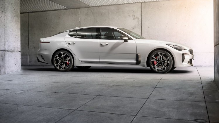 Op de North American International Auto Show in Detroit, die gisteren van start is gegaan, heeft Kia het doek getrokken van de nieuwe vijfdeurs GT. De auto blijkt door het leven te gaan als Stinger.