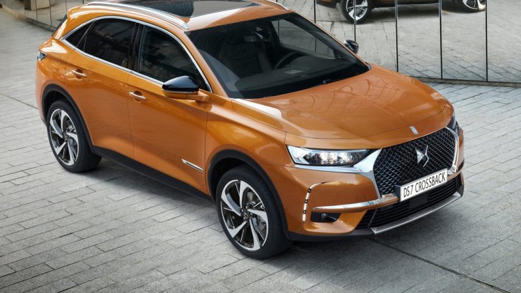 DS presenteert de DS7 Crossback. Dat is niet alleen de eerste SUV van het merk, maar ook het nieuwe vlaggenschip en de eerste volledig eigen auto sinds de afscheiding van Citron