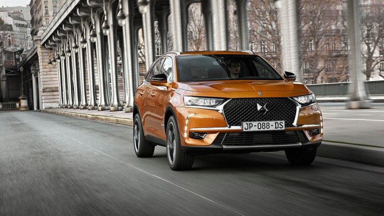 DS presenteert de DS7 Crossback. Dat is niet alleen de eerste SUV van het merk, maar ook het nieuwe vlaggenschip en de eerste volledig eigen auto sinds de afscheiding van Citron