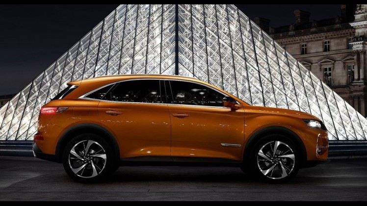 DS presenteert de DS7 Crossback. Dat is niet alleen de eerste SUV van het merk, maar ook het nieuwe vlaggenschip en de eerste volledig eigen auto sinds de afscheiding van Citron
