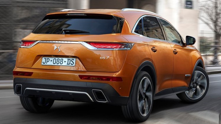 DS presenteert de DS7 Crossback. Dat is niet alleen de eerste SUV van het merk, maar ook het nieuwe vlaggenschip en de eerste volledig eigen auto sinds de afscheiding van Citron