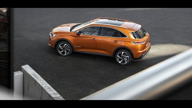 DS presenteert de DS7 Crossback. Dat is niet alleen de eerste SUV van het merk, maar ook het nieuwe vlaggenschip en de eerste volledig eigen auto sinds de afscheiding van Citron