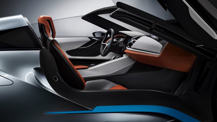 De BMW i8 Spyder is onderweg naar CES 2016. Op de technologiebeurs onthult het merk de productieversie van de i8.