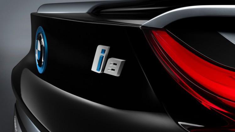 De BMW i8 Spyder is onderweg naar CES 2016. Op de technologiebeurs onthult het merk de productieversie van de i8.
