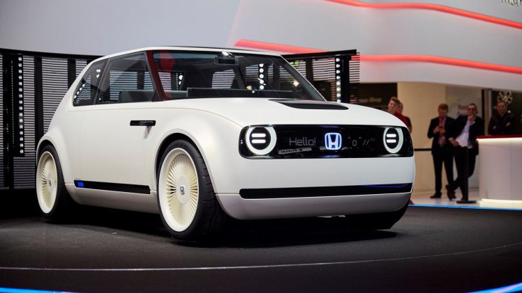 Honda laat in Frankfurt de Urban EV Concept zien, een compacte, elektrisch aangedreven auto die in 2019 zal verschijnen.