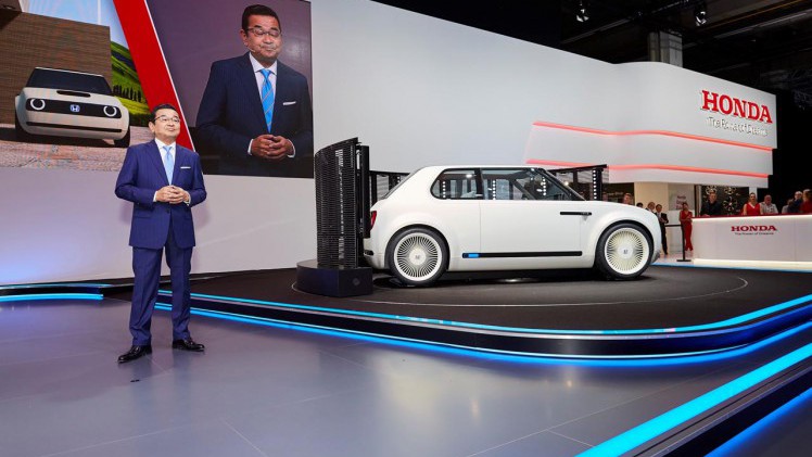Honda laat in Frankfurt de Urban EV Concept zien, een compacte, elektrisch aangedreven auto die in 2019 zal verschijnen.