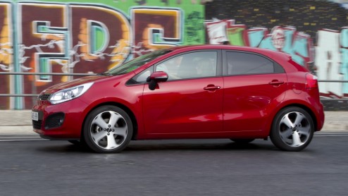 Kia Rio World Cup Edition kan rekenen op sportieve extra's, maar de Rio World Cup Edition Plus doet het nog eens dunnetjes over.