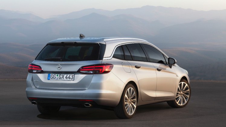 Opel Astra ook als Sports Tourer naar IAA Frankfurt. De Astra stationwagon is eind 2015 bestelbaar voor prijzen vanaf circa 21 mille.