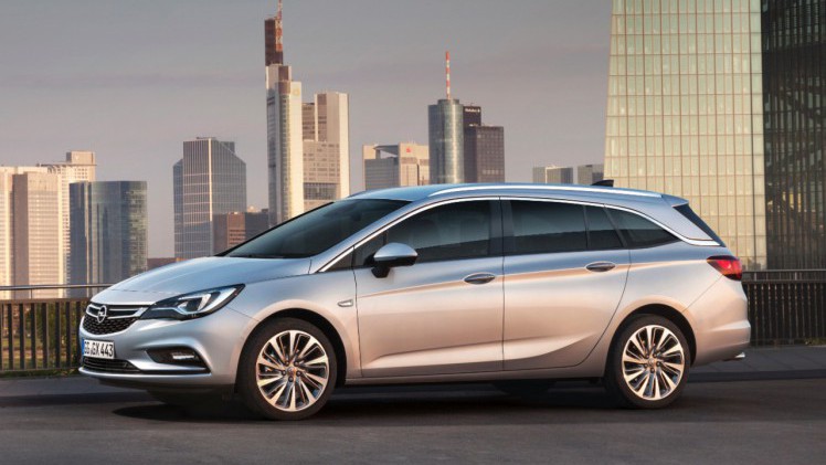 Opel Astra ook als Sports Tourer naar IAA Frankfurt. De Astra stationwagon is eind 2015 bestelbaar voor prijzen vanaf circa 21 mille.