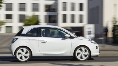 Opel breidt het leveringsprogramma uit met de Mokka Bi-Fuel en ADAM Bi-Fuel. Beide modellen rijden op benzine of LPG.