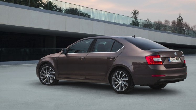 Skoda Octavia krijgt 1.0 TSI ter vervanging van de 1.2 TSI. De nieuwe driecilinder levert 115 pk en 200 Nm en is optioneel gekoppeld aan de DSG-7 automaat.