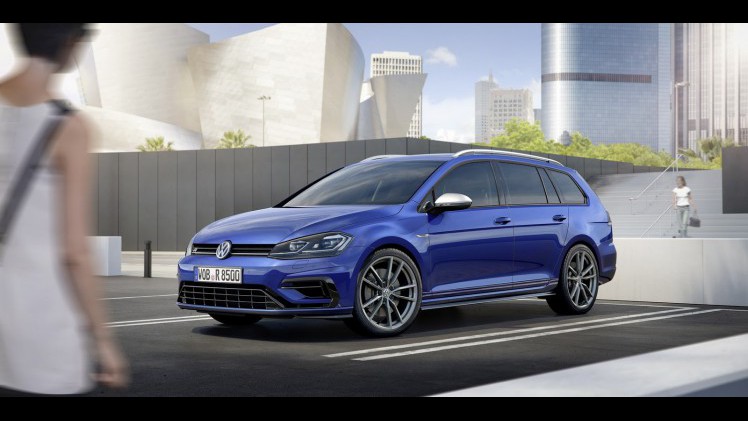 Na alle andere uitvoeringen heeft nu ook de Golf R zijn bijgewerkte front gekregen. Net als bij de andere modellen heeft ook de vernieuwde R enkele onderhuidse wijzigingen, waaronder meer pks.