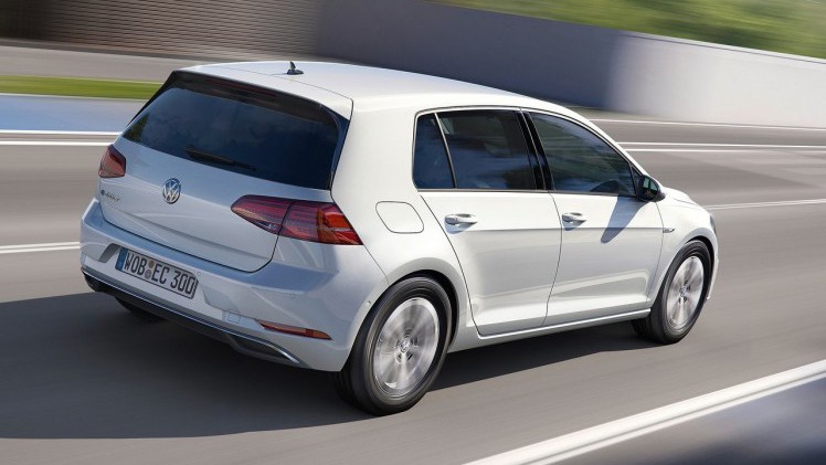 Vorige week werd de facelift van de Volkswagen Golf onthuld, maar voor de e-Golf moesten we nog even geduld hebben. We wisten al dat ie verder kwam op n accu, maar nu weten we meer...