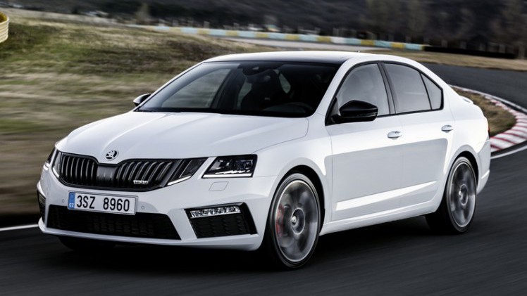 De gefacelifte Skoda Octavia maakt binnenkort zijn weg naar de dealers. Na de gewone variant, is het nu de beurt aan de RS om onthuld te worden. Ook bij de RS blijven de wijzigingen niet puur visueel