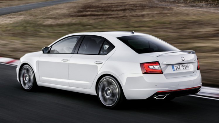 De gefacelifte Skoda Octavia maakt binnenkort zijn weg naar de dealers. Na de gewone variant, is het nu de beurt aan de RS om onthuld te worden. Ook bij de RS blijven de wijzigingen niet puur visueel