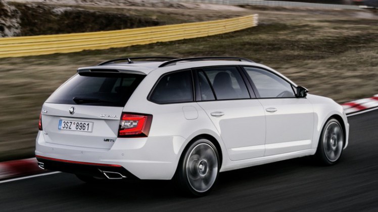 De gefacelifte Skoda Octavia maakt binnenkort zijn weg naar de dealers. Na de gewone variant, is het nu de beurt aan de RS om onthuld te worden. Ook bij de RS blijven de wijzigingen niet puur visueel
