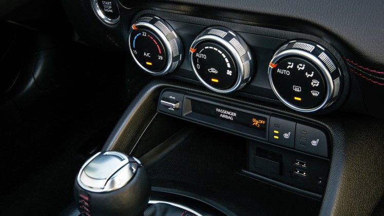 Mazda MX-5 RF rijtest AutoVandaag.