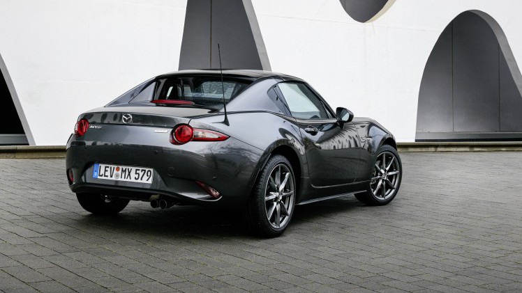 Mazda MX-5 RF rijtest AutoVandaag.