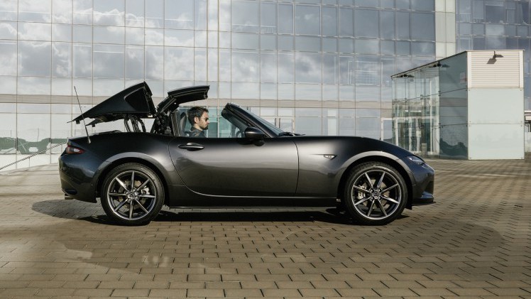 Mazda MX-5 RF rijtest AutoVandaag.