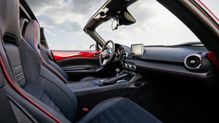 Mazda MX-5 RF rijtest AutoVandaag.