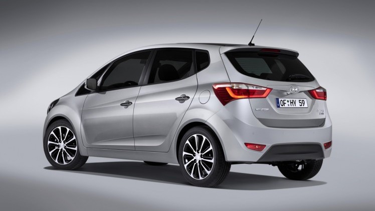 Facelift Hyundai ix20 vertegenwoordigt een nieuw gezicht voor de MPV van Hyundai. Vanaf mei 2015 rollen de eerste exemplaren van de band.