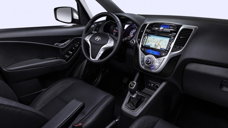 Facelift Hyundai ix20 vertegenwoordigt een nieuw gezicht voor de MPV van Hyundai. Vanaf mei 2015 rollen de eerste exemplaren van de band.