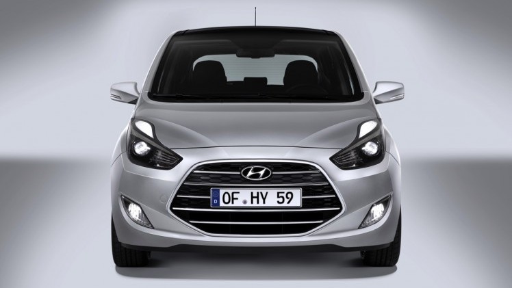 Facelift Hyundai ix20 vertegenwoordigt een nieuw gezicht voor de MPV van Hyundai. Vanaf mei 2015 rollen de eerste exemplaren van de band.