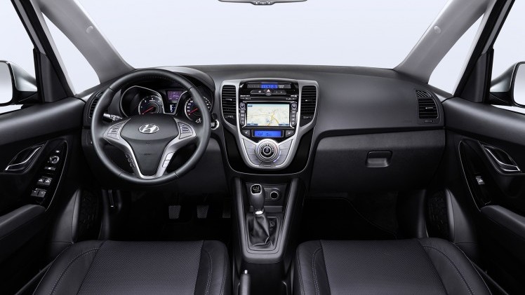 Facelift Hyundai ix20 vertegenwoordigt een nieuw gezicht voor de MPV van Hyundai. Vanaf mei 2015 rollen de eerste exemplaren van de band.